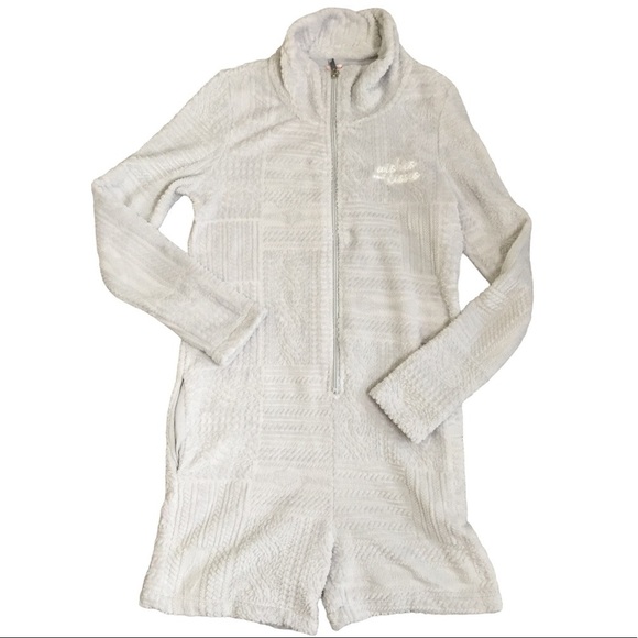 LA VIE EN ROSE Plush Wishes Short PJ Romper/Onesie With Pockets Grey Size Small - Picture 1 of 7